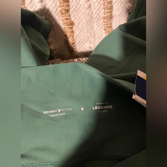 Old Navy Green NWT High Rise Capri Leggings Size small - Picture 8 of 8